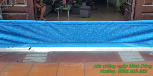 Hình ảnh cửa chống ngập nước Vachchongngap.com ngăn nước 99,99% nhờ tấm bạt Tarpaulin