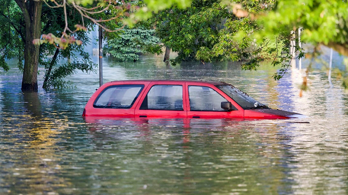 Ô tô bị ngập nước cần đưa đến các trung tâm bảo dưỡng 