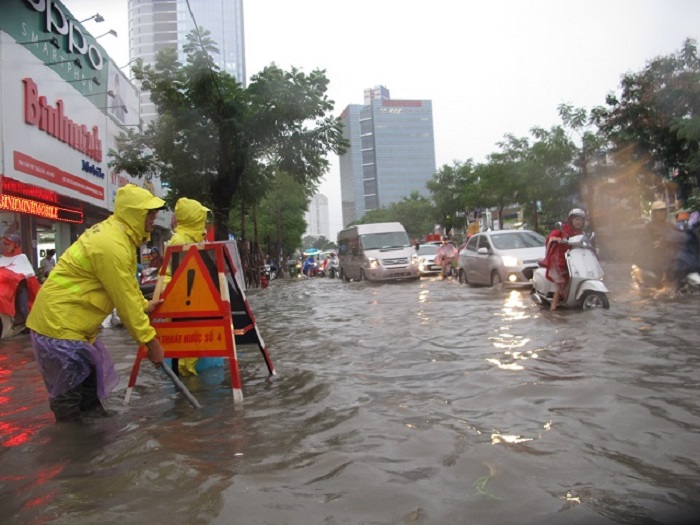 Nước ngập tại nhiều tuyến đường huyện Cần Giờ